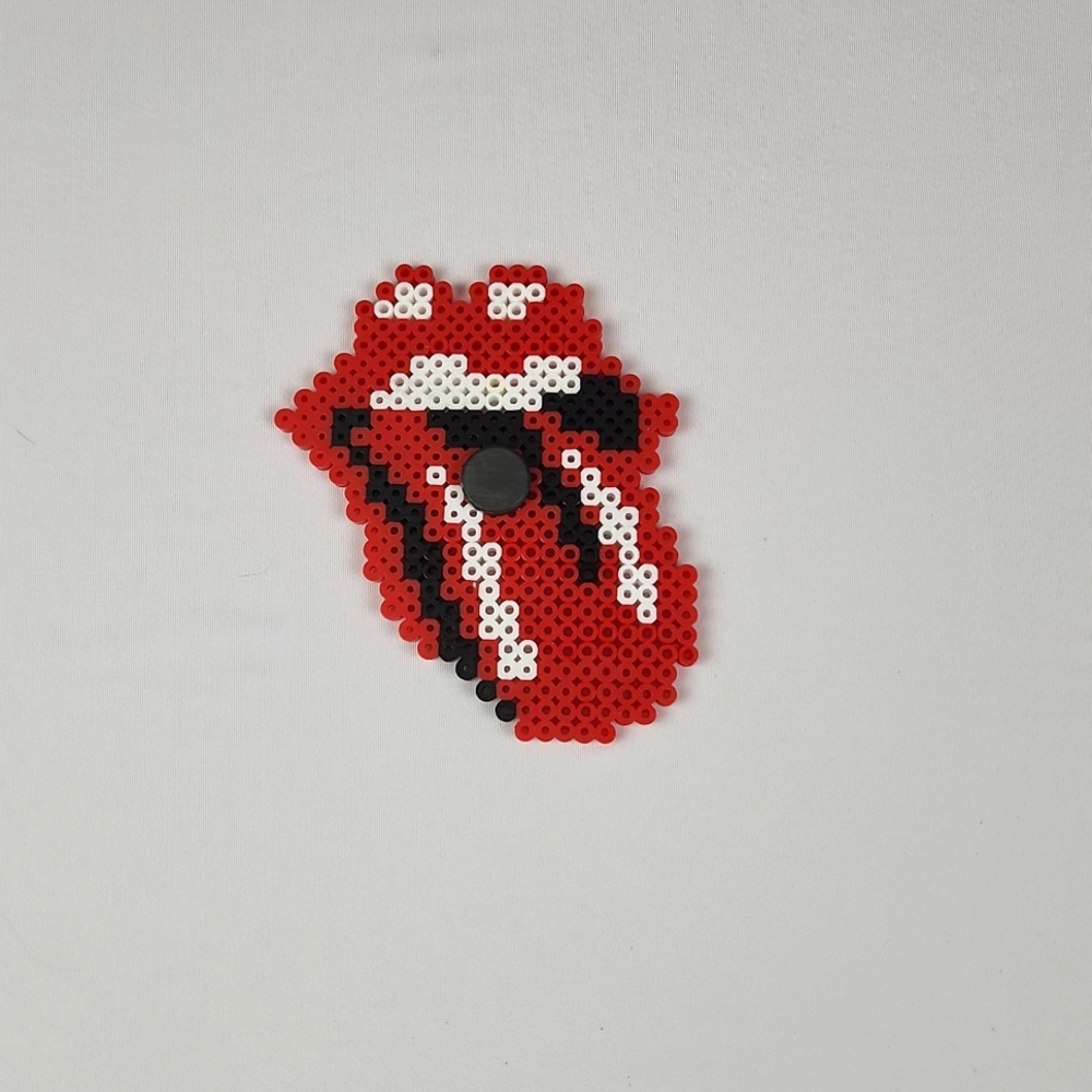 Rolling Stones Logo Pixel Art Magnet - Picture 2 of 2